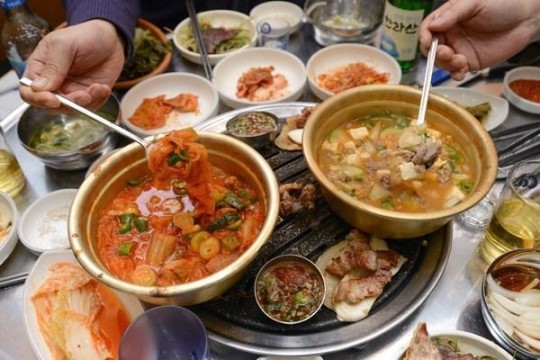 [모임하기 좋은 음식점 2곳] 여럿이 둘러앉아 뜯고 굽고… 다음 모임은 여기서?