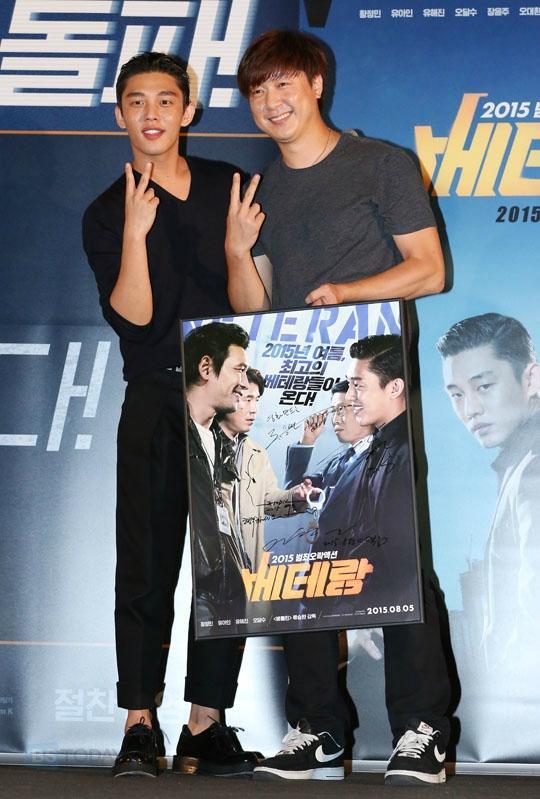 [포토] 유아인 베테랑 관객 700만…감사합니다 (베테랑 감사 이벤트)