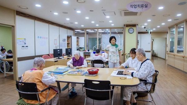 [의료법인 전일의료재단] 아름다운 이별 준비하는 부산 첫 싸나톨로지(Thanatology·죽음학) 요양병원