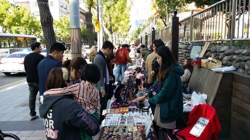 부산진구, 동천 은행나무길 아트 프리마켓 운영