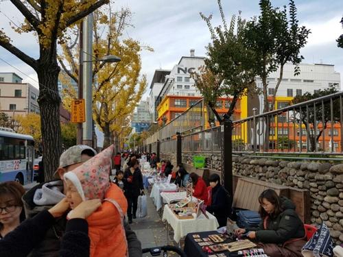 부산진구, 동천 은행나무길 아트 프리마켓 운영