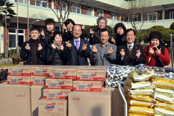 부산전몰군경유족회 위문품 전달