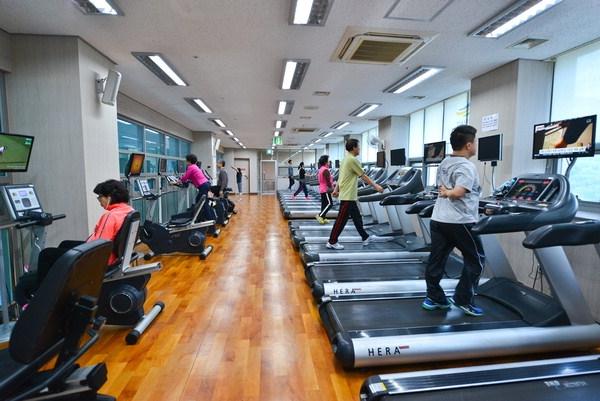 주민 마음 잡은 한마음스포츠센터