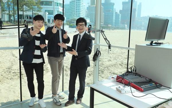 해운대서 즐기는 라디오, 웃음 주파수를 맞춰라!