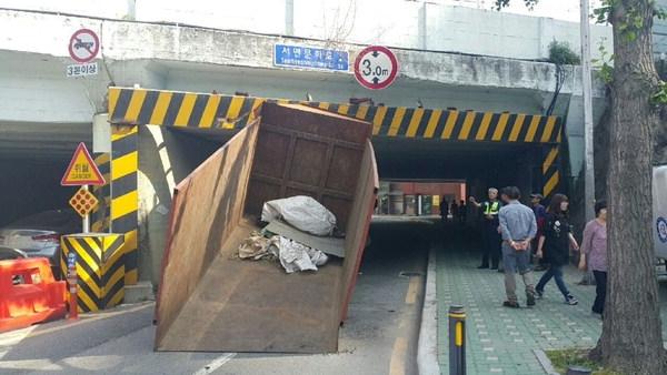 보름도 채 되지 않았는데… 또 굴다리 차량 끼임 사고