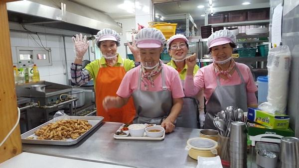 [노년의 반란, 액티브 에이징] 3. 도서관 구내식당, 동네 맛집 변신기