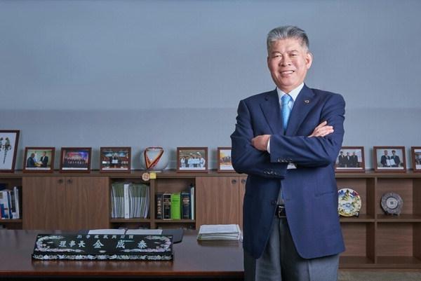 [부산상의 회장 후보] 김성태 코르웰 회장 동북아 해양수도 실현해 부산경제 회생 발판 마련