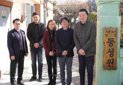 부산지방우정청장, 아동보육시설에 후원금 전달