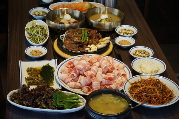 [맛으로 소문난 화명동-식당3선] 음식 다른 두 식당, 인기 이유는 한가지