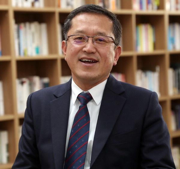 무료급식 운영 아름다운사람들 원무현 이사 겸 사무처장 어릴 적 도움 보답 위해 더 즐겁게 봉사