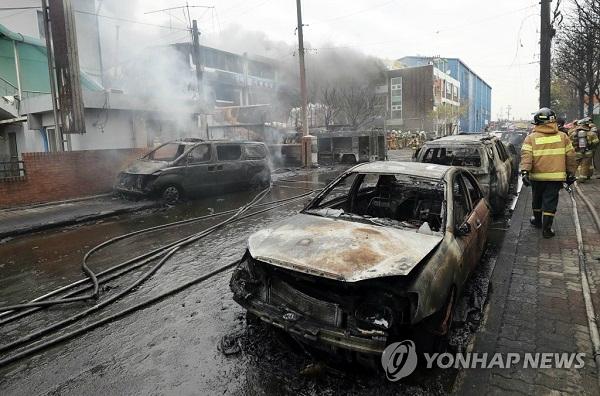 인천 가좌동 이레화학공장 화재 진화 나선 소방헬기…소방인력·장비 총동원