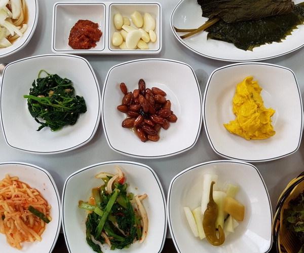 [청룡동 청둥오리전문점 석정] 기름기 빼고 압력솥에 한 번 더 삶아 깔끔함 일품