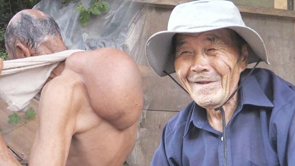세상에 이런일이 꿀 떨어지는 한옥-맨손으로 고기 잡는 남자-사람 따르는 야생 고라니- 혹 할아버지 근황
