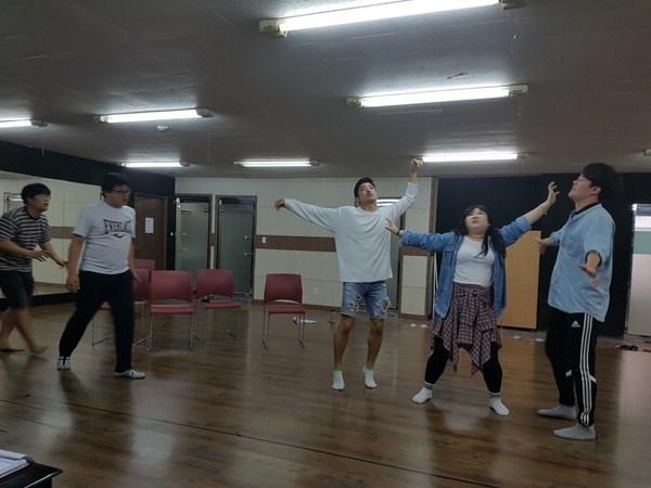 위너스컴퍼니 창작 뮤지컬 은행의 신, 조대리 제작기