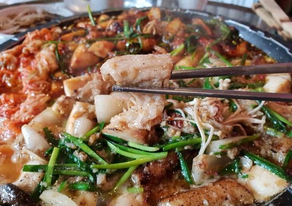 [부산 장전동 대창인생] 청년 사업가의 야심작 비결은 닭발 넣은 육수