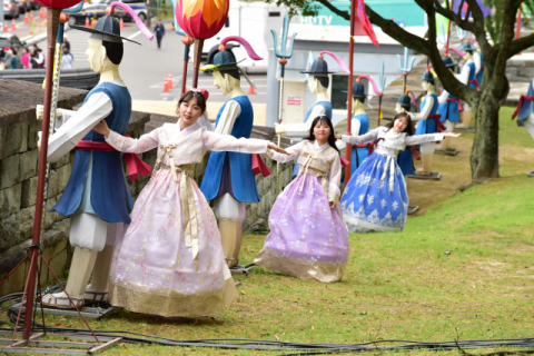 진주성·동물원·미술관… “한복 입으면 무료 입장”