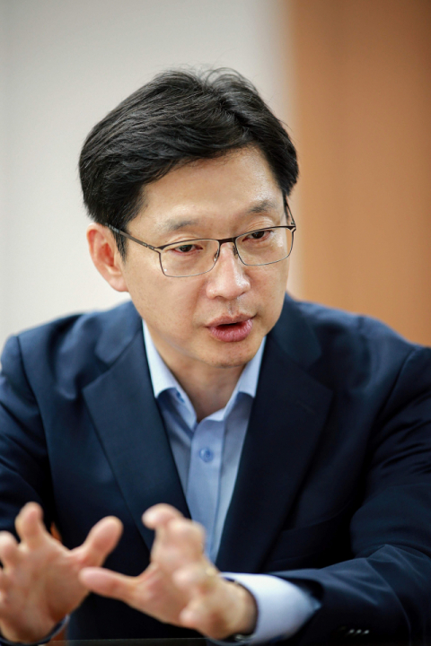 김경수 경남도지사 취임 1년 인터뷰 “경남경제 재도약 원년… 민관 협력으로 변화 이끌어낼 것”
