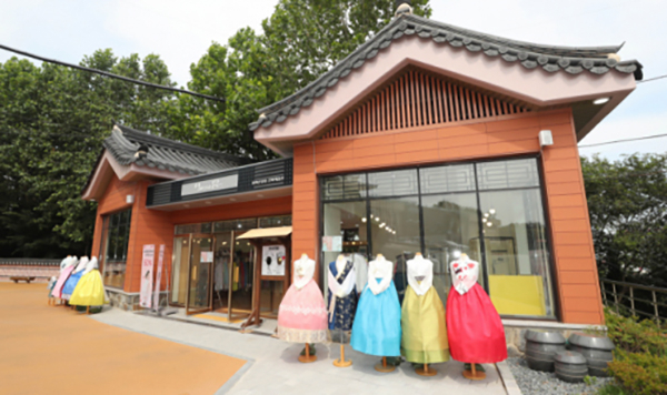 부산관광공사, 용두산 공원에 한복체험관 아담 운영