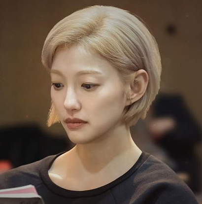 이엘 금발, 파격 헤어스타일 변신