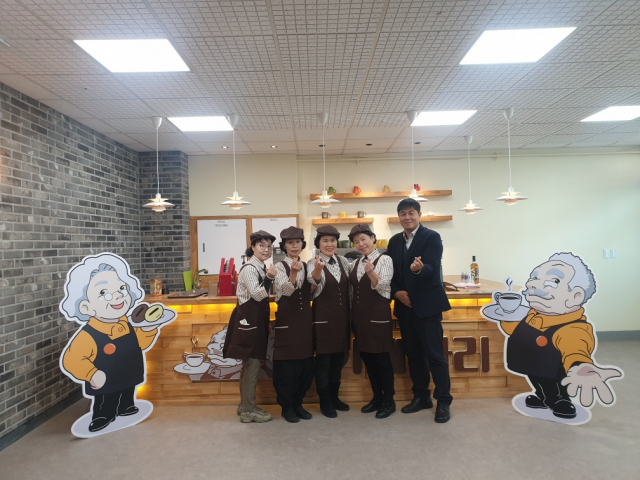 창원시 실버카페 ‘아리 내서농산물도매시장점’ 개소