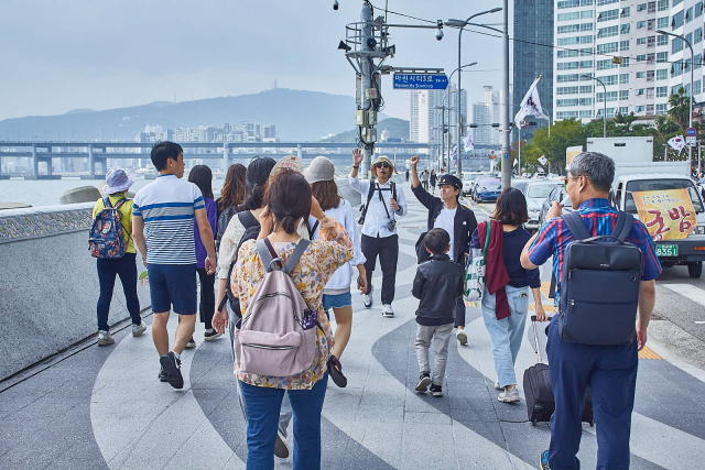 코로나 사태 속 ‘부산 워킹투어’ 새 관광 콘텐츠 부상