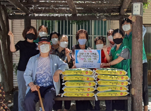 거제4동 새마을문고, 복지사각지대 어르신에게 백미 후원