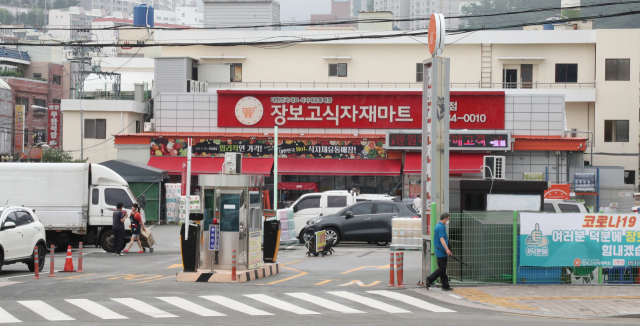 “대기업보다 더 무서운 장보고 마트, 소상공인 다 죽을 판”