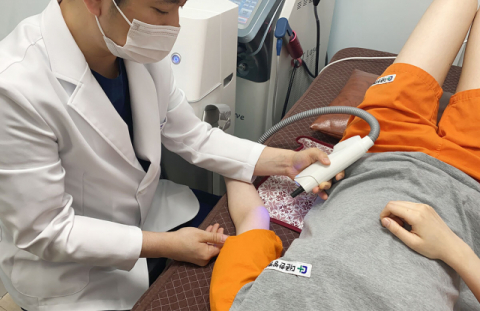 [한방정보] 팔꿈치통증 유발하는 골프엘보 치료법