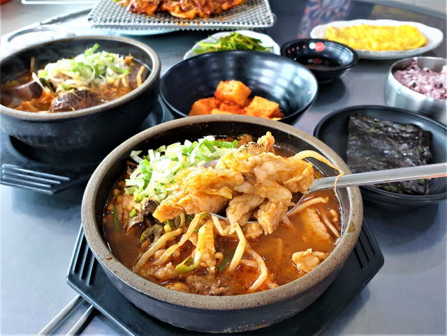 “시원하게 한 그릇, 고소하게 한 그릇” 가야포차선지국밥