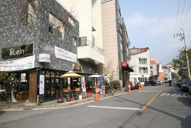 김해 율하카페거리, 웹툰 결합 메타버스 공간으로