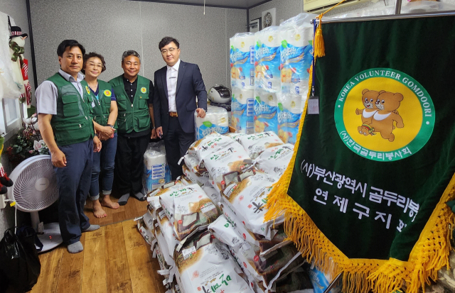 (포토뉴스) 콕슈퍼케라믹 곰두리봉사단 등에 기부