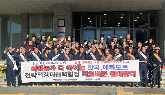 “가뜩이나 힘든데 수입 늘린다니”···부산·경남 화훼농가 뿔났다