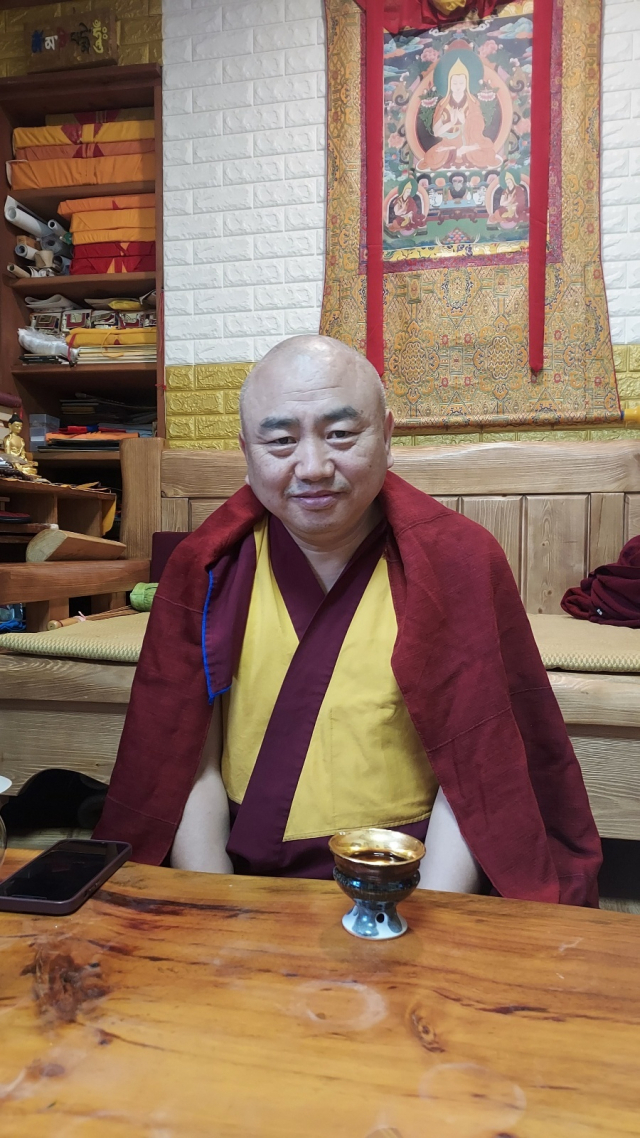 아미동 언덕에 우뚝 선 황금 사원…부산 속 ‘작은 티베트’ [별별부산] ③