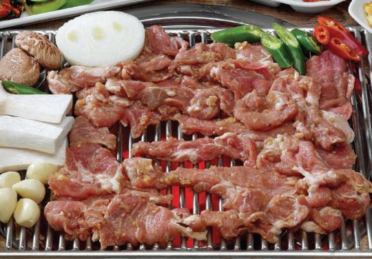 참숯에 직접 구워 먹는 “복돼지랑 낙지”