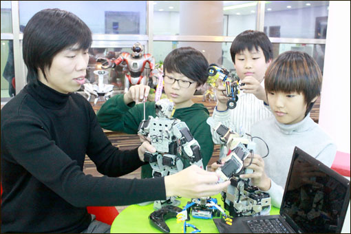 [구미로봇교실]로봇트리학원에서 휴머노이드 로봇제작하면 창의력 사고고력 쑥쑥