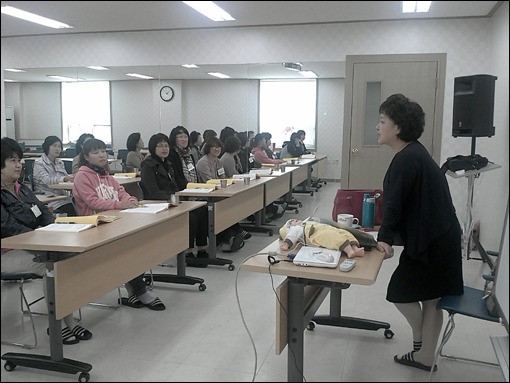구미YMCA아가야, 돌봄교사 양성과정 운영