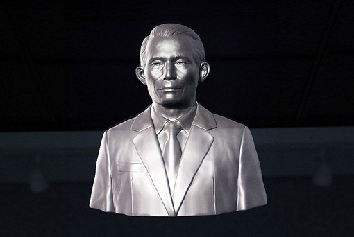 구미 민족중흥관에 박정희 전 대통령 흉상 홀로그램 선보여