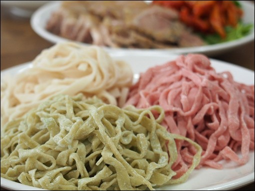 [구미맛집]백년초 솔잎 보리면 3색으로 만든 고을버섯샤브손칼국수