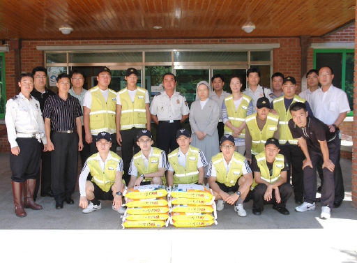 [포토뉴스] 고성署 까리따스마태오 요양원에 위문품 전달
