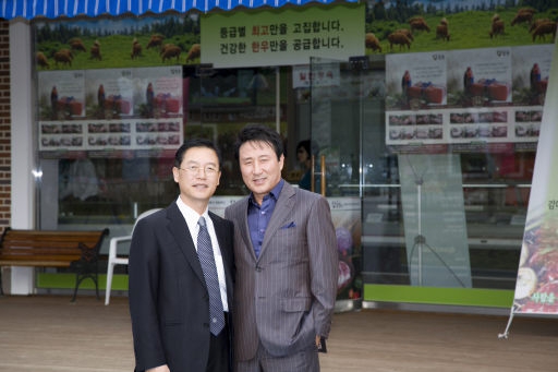 치악산한우 판매점 홍보대사에 탤런트 노영국씨