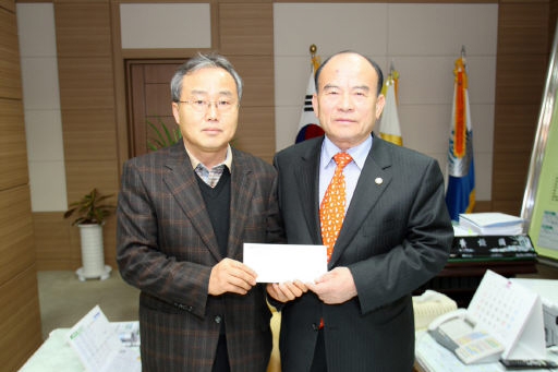 [포토뉴스] 한신인더스트리(주) 이웃돕기 성금 기탁