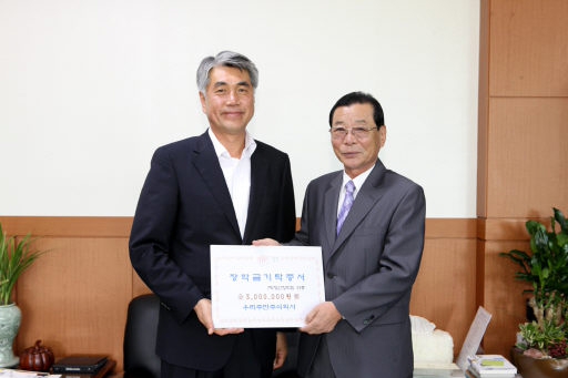 [포토뉴스] 우리주민주식회사, 정선장학회에 기금 전달