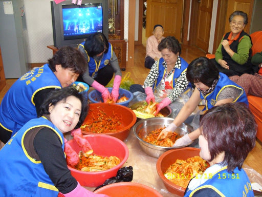 [횡성]읍새마을부녀회·군장애인복지관 등 김치 전달