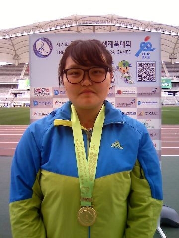 속초청해학교 이숙경 여고부 창던지기 `금메달