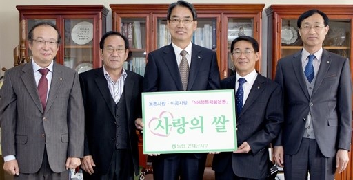 [포토뉴스]농협중앙회 인제군지부 쌀 기탁
