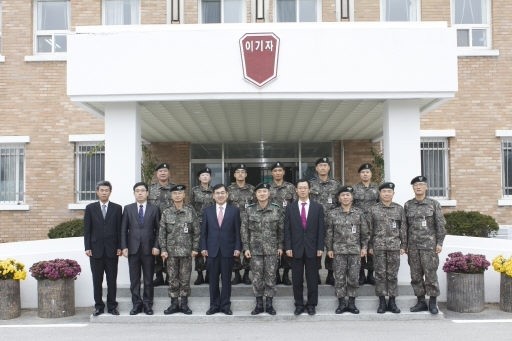 [포토뉴스](주)MPC 27사단에 위문금 전달