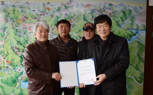 [포토뉴스]축제발전·이웃돕기 성금 쾌척
