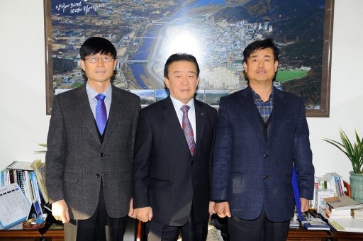 [포토뉴스]지역인재 양성 기금 기탁