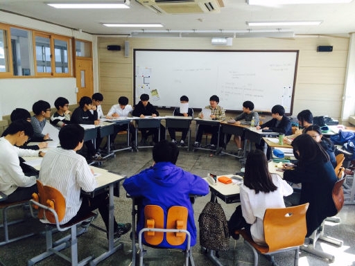 “강원토론학교 매력에 빠져 … 토론동아리 만들었어요”