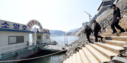 [세월호 참사 1년, 지금은 안전한가]승객 한명 한명 꼼꼼히 신분증 확인